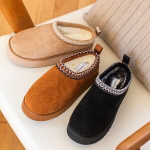 Yellowbox Hardy Slip Ons, Size 9